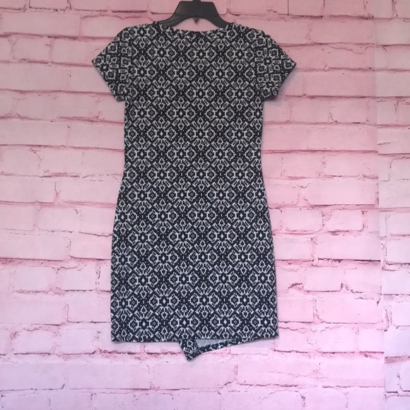 PINK ROSE Patterned Dress - Picture 7 of 7